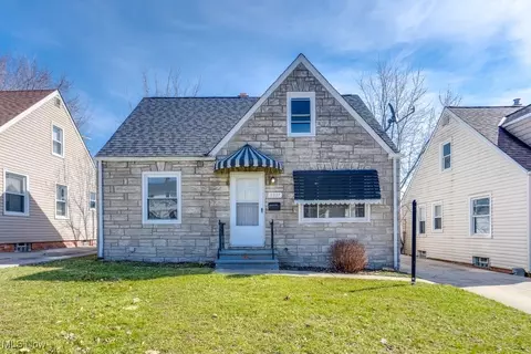 5337 Hollywood Ave, Maple Heights, OH 44137