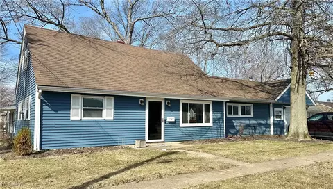 716 Vermont Dr, Lorain, OH 44052