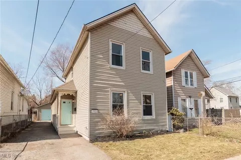 2910 W 17th St, Cleveland, OH 44113