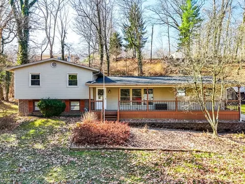 4960 Dunkeith Woods Dr NW, Canton, OH 44708