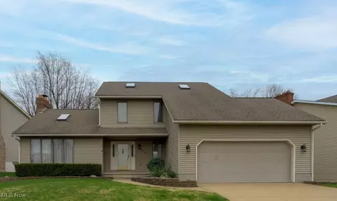 819 Bridge Rd, Akron, OH 44312