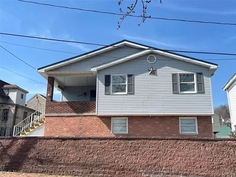 109 N 8th St, Martins Ferry, OH 43935