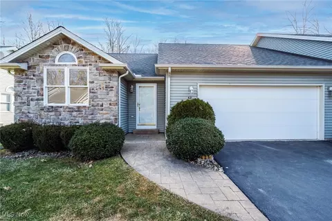 421 Hills Creek Rd, Brookfield, OH 44403