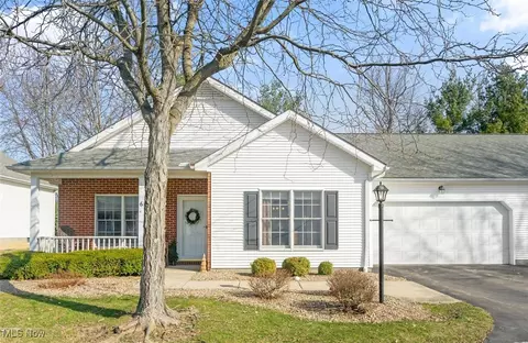 6 Hedgerows Pl, New Middletown, OH 44442