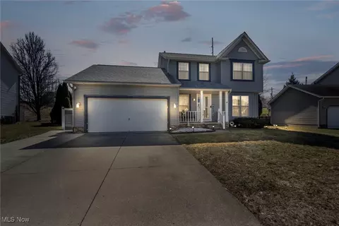 2236 Canterbury Cir, Akron, OH 44319