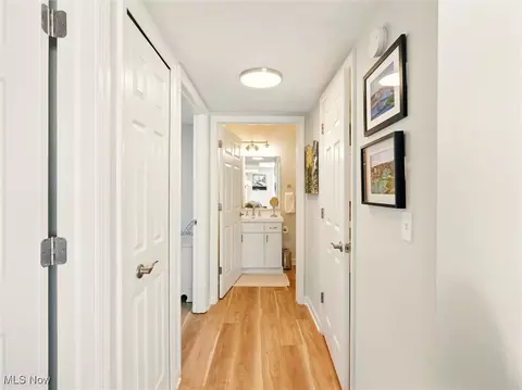 Entry Way - 5237 Lake Rd W #1019, Ashtabula, OH 44004 photo 2 of 2