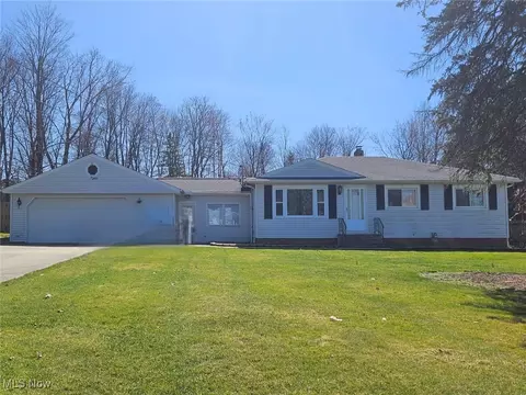 10035 Gabriella Dr, North Royalton, OH 44133
