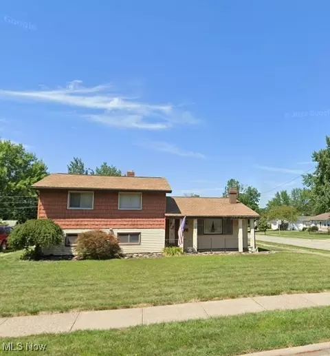 30275 Twin Lakes Dr, Wickliffe, OH 44092