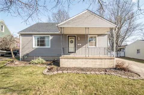 1067 Park Ave, Girard, OH 44420