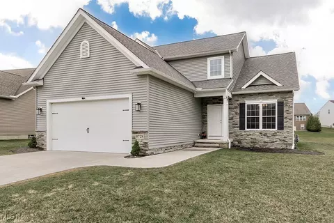 8728 Summer Wind Ln, Mentor, OH 44060