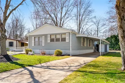 13 Kimberly Ln #13, Olmsted Twp, OH 44138