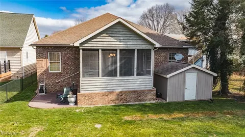 100 37th St # B, Vienna, WV 26105 photo 4