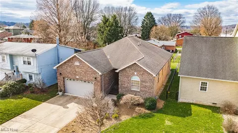 100 37th St # B, Vienna, WV 26105 photo 3