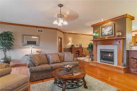 100 37th St # B, Vienna, WV 26105 photo 5