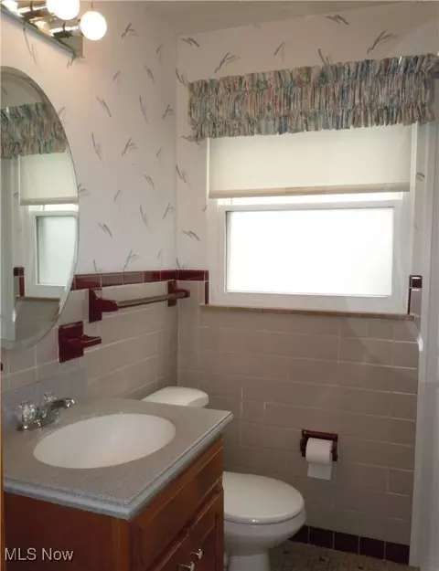 Bath - 336 E 271st St, Euclid, OH 44132 photo 1 of 4