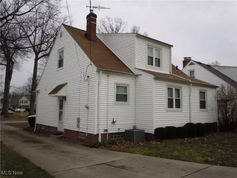 Exterior - 336 E 271st St, Euclid, OH 44132 photo 4 of 6