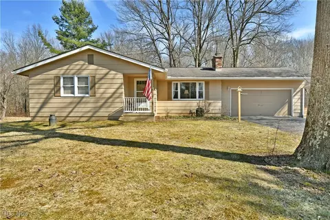 1371 Karen Oval, Vienna, OH 44473