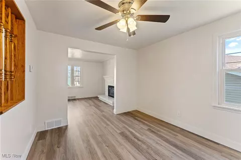 Living - 496 W Harvey St, Struthers, OH 44471 photo 4 of 7