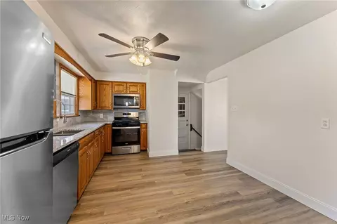 Kitchen - 496 W Harvey St, Struthers, OH 44471 photo 4 of 4