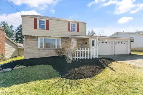 Exterior - 496 W Harvey St, Struthers, OH 44471 photo 4 of 6