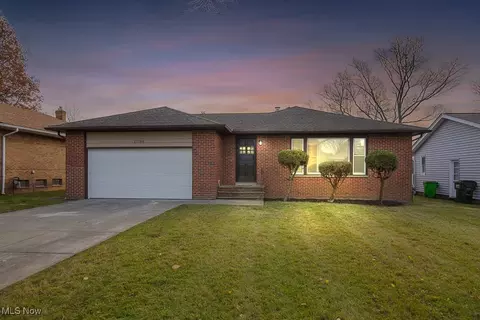 23598 Brookton Rd, Warrensville Heights, OH 44128