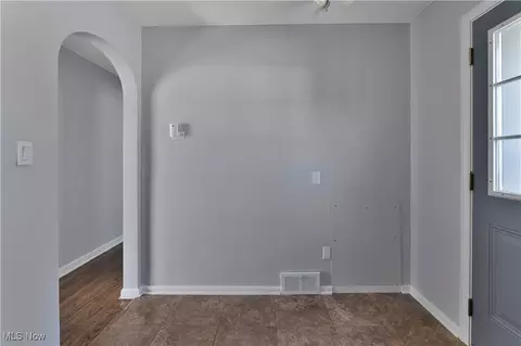 Entry Way - 266 Forest Park Dr, Boardman, OH 44512 photo 1 of 4