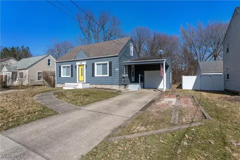 Exterior - 266 Forest Park Dr, Boardman, OH 44512 photo 3 of 11