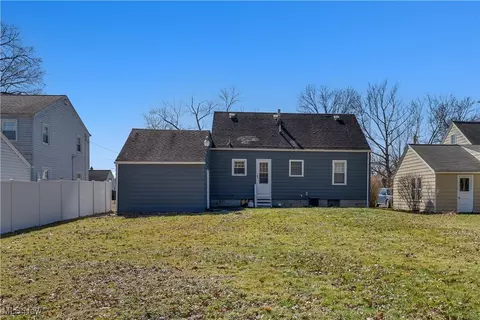 Exterior - 266 Forest Park Dr, Boardman, OH 44512 photo 8 of 11