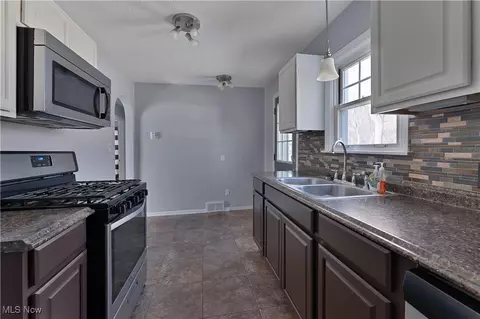 Kitchen - 266 Forest Park Dr, Boardman, OH 44512 photo 2 of 3
