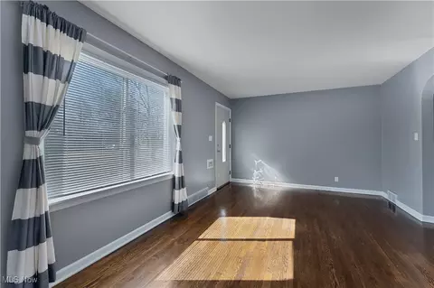 Living - 266 Forest Park Dr, Boardman, OH 44512 photo 2 of 4