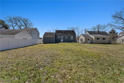 Exterior - 266 Forest Park Dr, Boardman, OH 44512 photo 7 of 11