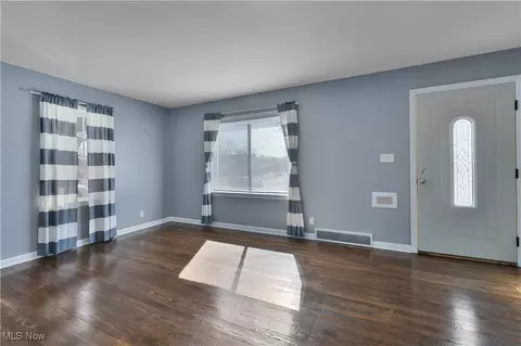 Living - 266 Forest Park Dr, Boardman, OH 44512 photo 3 of 4