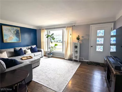 Living - 2166 E 290th St, Wickliffe, OH 44092 photo 2 of 3
