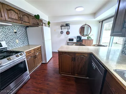 Kitchen - 2166 E 290th St, Wickliffe, OH 44092 photo 3 of 5