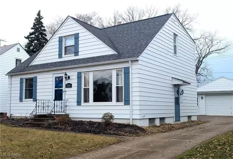 Exterior - 2166 E 290th St, Wickliffe, OH 44092 photo 4 of 5