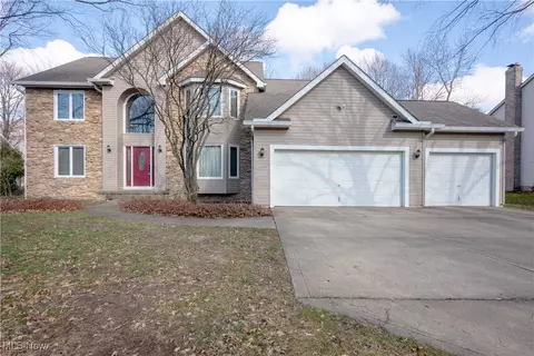 645 Dewitt Dr, Highland Heights, OH 44143