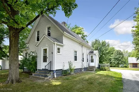 5384 Bartlett Rd, Bedford Heights, OH 44146