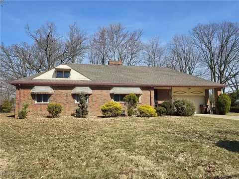 6516 W Ridgewood Dr, Parma, OH 44129