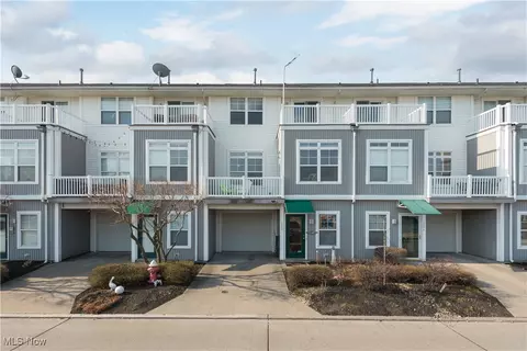 288 E Marina Pkwy, Lorain, OH 44052