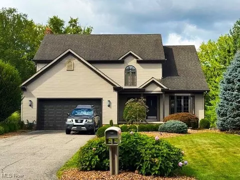 3425 Hummingbird Hill Dr, Poland, OH 44514
