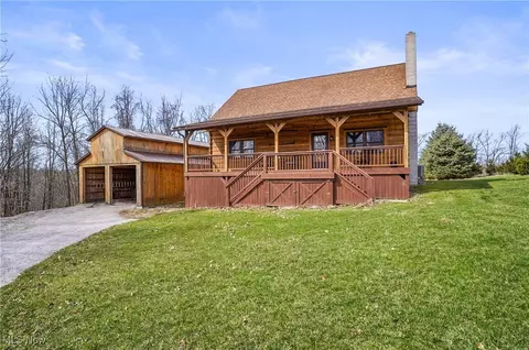 14076 Baymount Dr NE, Paris, OH 44669