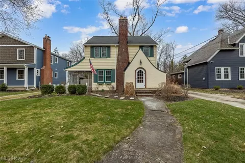 8334 Mapleway Dr, Olmsted Falls, OH 44138