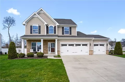4767 Briar Hill Dr, Ravenna, OH 44266