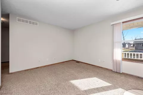 280 Horseshoe Dr, Lagrange, OH 44050 photo 4