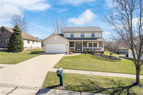 7817 Daniel Dr, Seven Hills, OH 44131