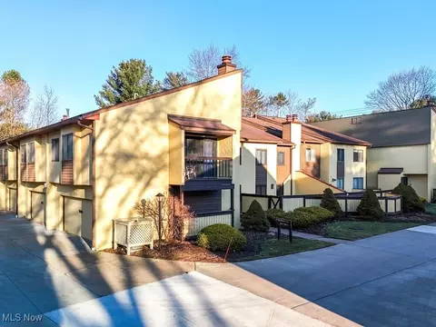 1078 Hampton Ridge Dr, Akron, OH 44313