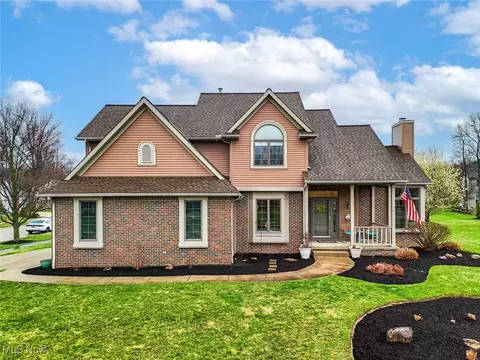 4348 Tomahawk Ln, Vermilion, OH 44089