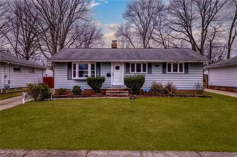 6264 Mariana Dr, Parma Heights, OH 44130
