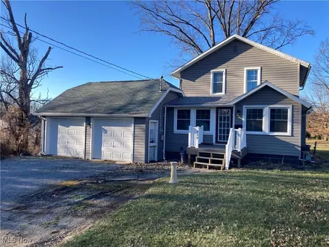 220 W Park Ave, Columbiana, OH 44408