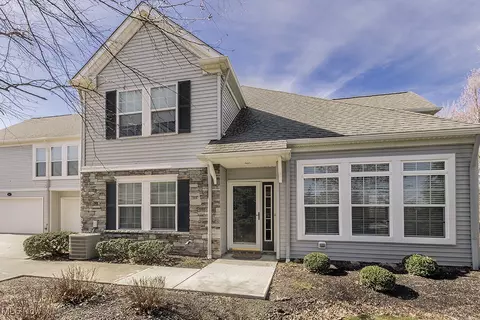 334 W Legend Ct #B, Highland Heights, OH 44143